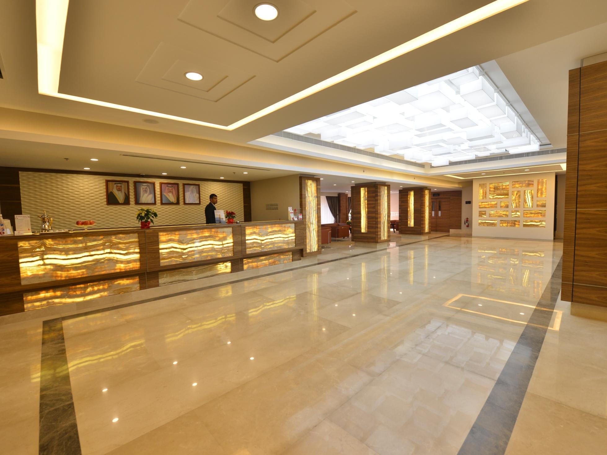 Hotel Ramada By Wyndham Bahrain Manama Exterior foto