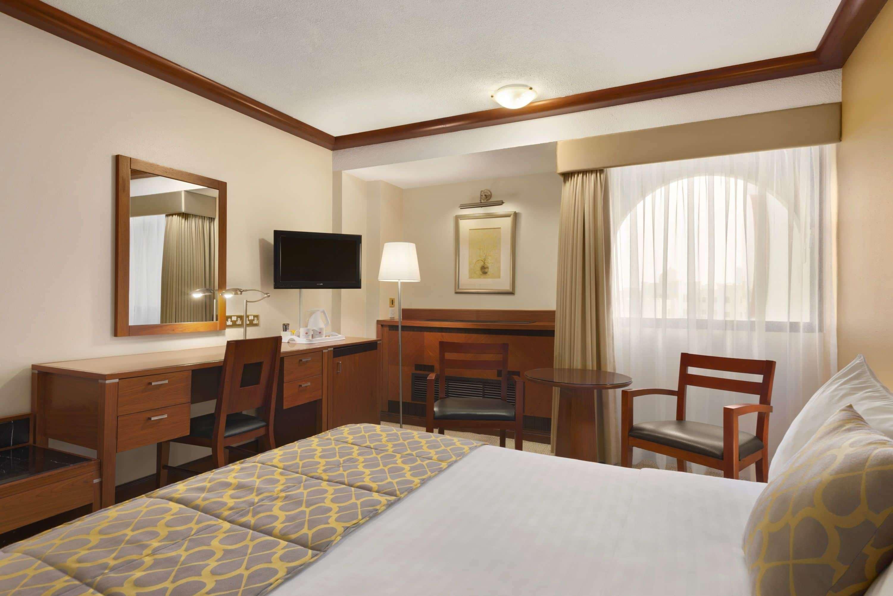 Hotel Ramada By Wyndham Bahrain Manama Exterior foto