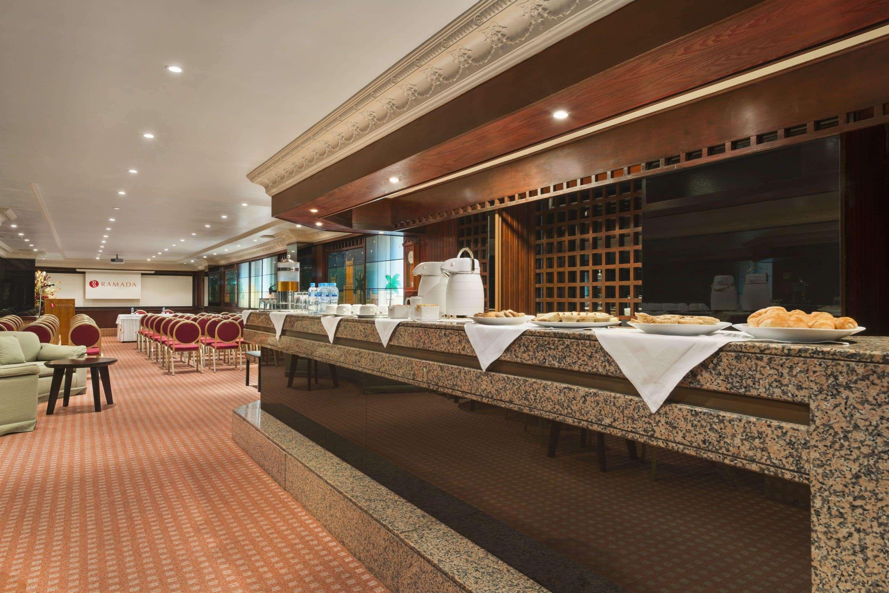 Hotel Ramada By Wyndham Bahrain Manama Exterior foto