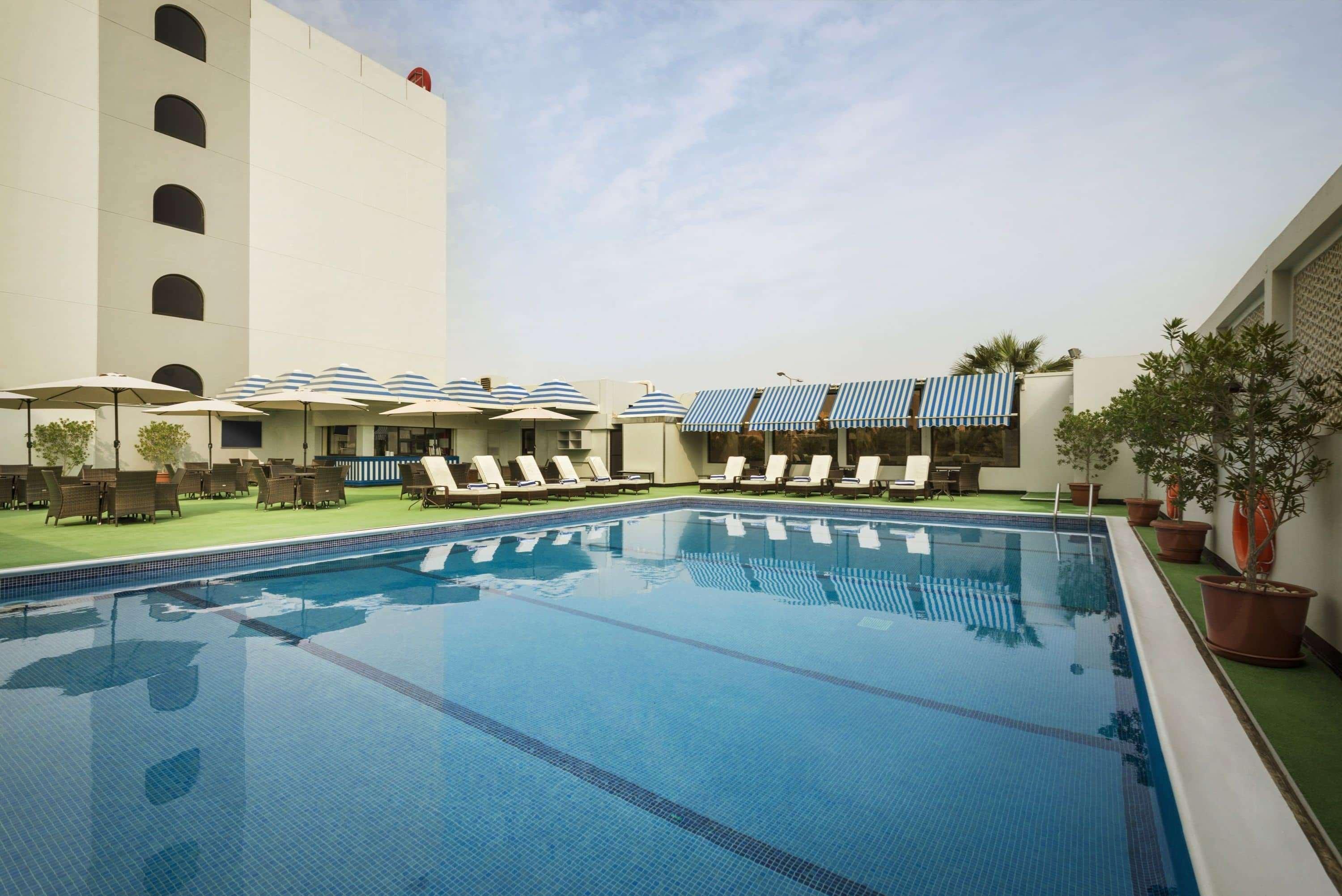Hotel Ramada By Wyndham Bahrain Manama Exterior foto