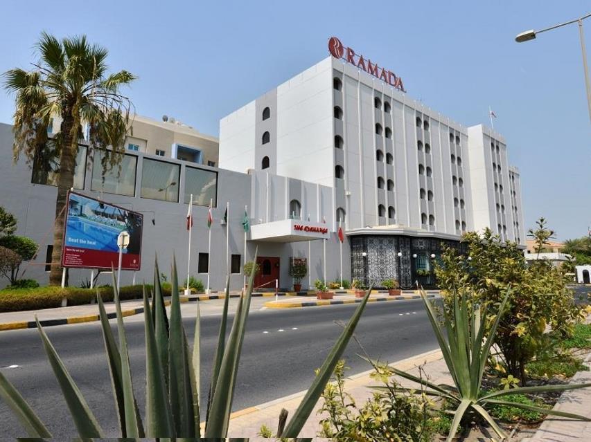 Hotel Ramada By Wyndham Bahrain Manama Exterior foto