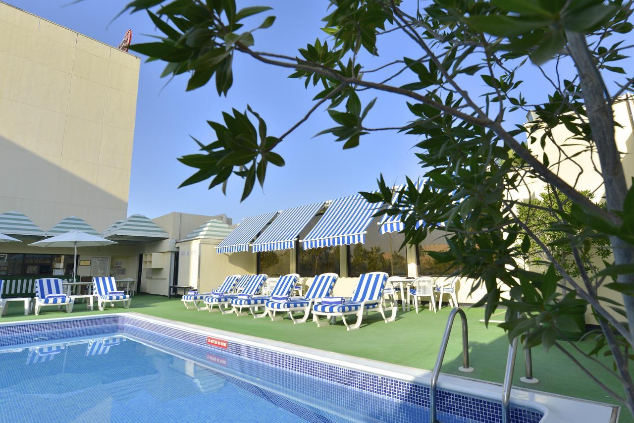 Hotel Ramada By Wyndham Bahrain Manama Exterior foto