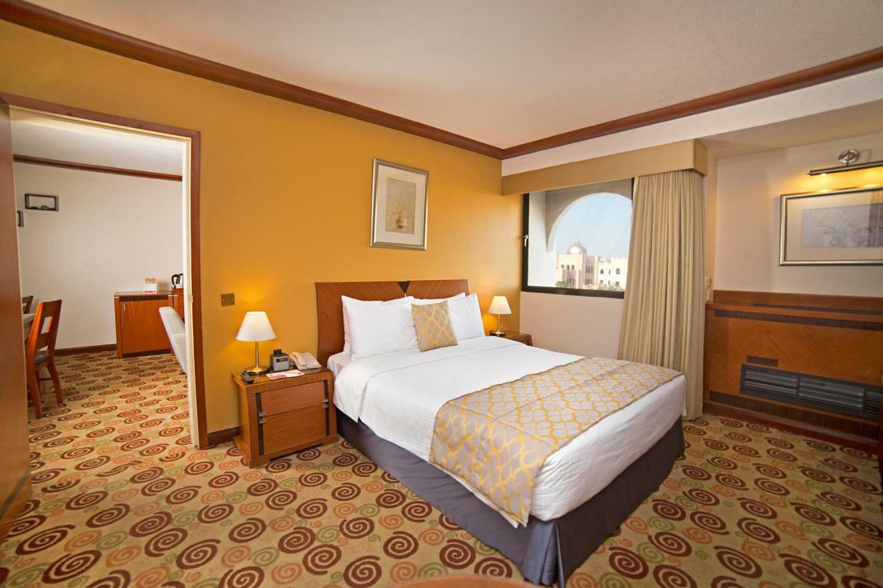 Hotel Ramada By Wyndham Bahrain Manama Exterior foto