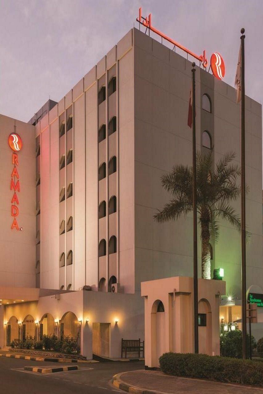 Hotel Ramada By Wyndham Bahrain Manama Exterior foto